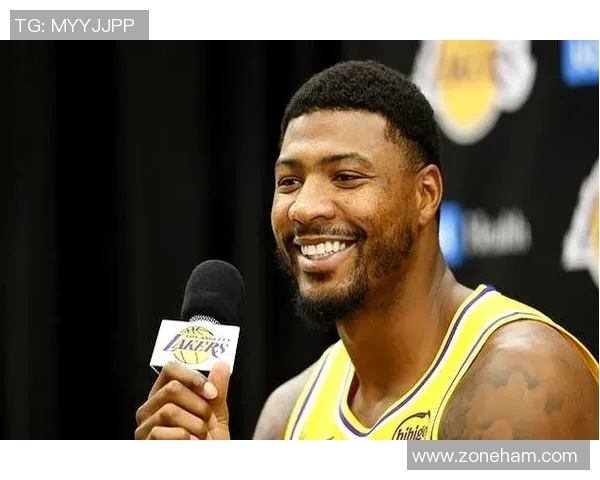 雷迪克斯玛特展现了很强的身体对抗，但他至少该出手1次啊