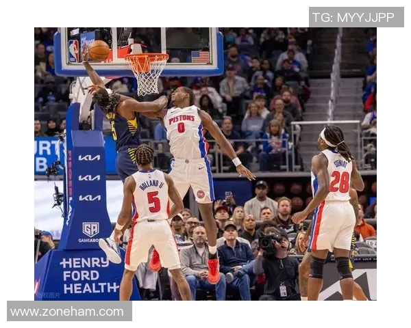 罗宾逊16分助活塞大比分领先步行者，东部榜首展现统治力